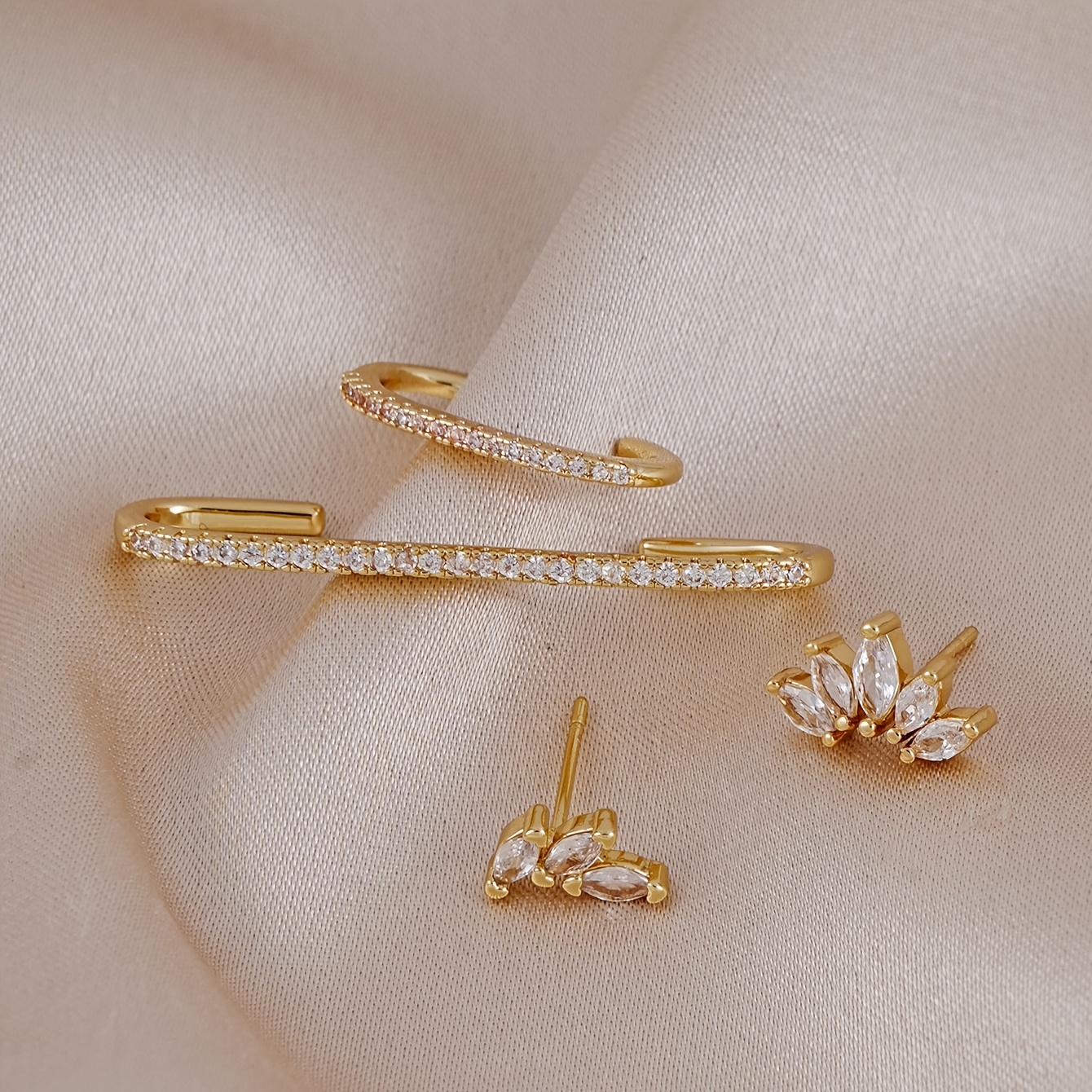 4pcs Exquisite Leaf-Shaped Stud Earrings Set for Women